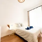 Appartement Le Magnolia -t2 A 100m Et Place Du Commando