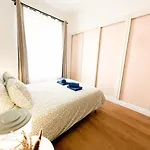 Le Magnolia -t2 A 100m Et Place Du Commando *