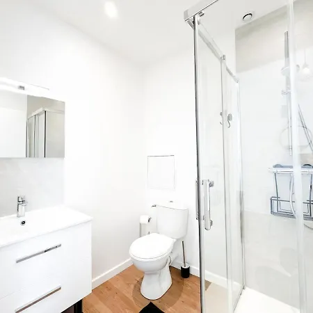 Le Magnolia -t2 A 100m Et Place Du Commando *