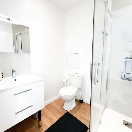 Le Magnolia -t2 A 100m Et Place Du Commando