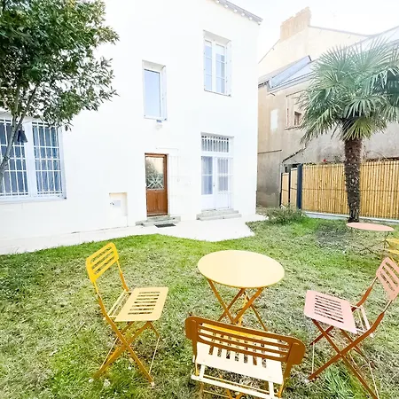 Apartment Le Magnolia -t2 A 100m Et Place Du Commando