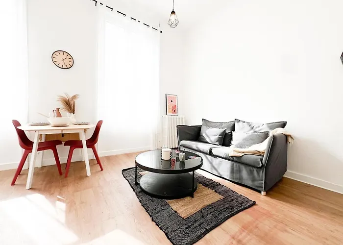 Le Magnolia -t2 A 100m Et Place Du Commando Apartment