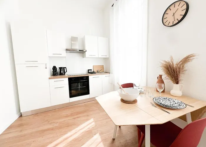 Le Magnolia -t2 A 100m Et Place Du Commando