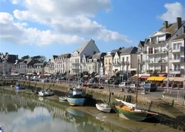 Le Magnolia -t2 A 100m Et Place Du Commando *