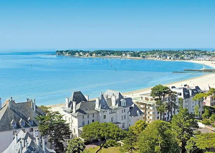 Le Magnolia -t2 A 100m Et Place Du Commando *