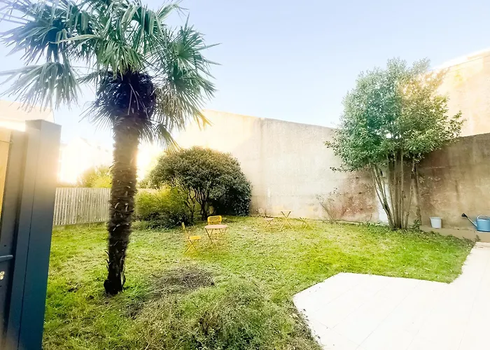 Le Magnolia -t2 A 100m Et Place Du Commando Apartment