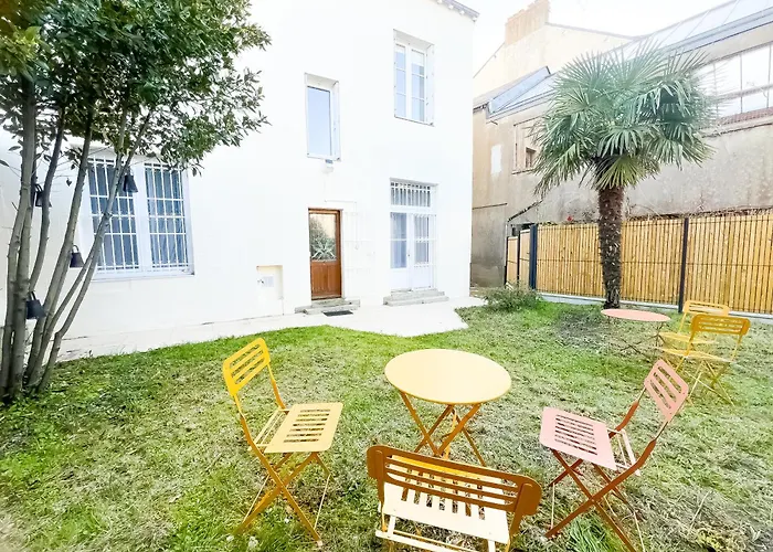 Apartment Le Magnolia -t2 A 100m Et Place Du Commando